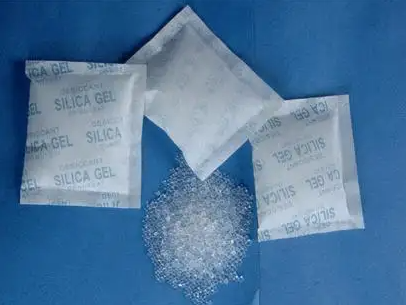 食品中的干燥剂吃了会怎样