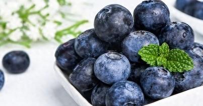 蓝莓一天吃多少为宜（蓝莓一天适合吃多少）